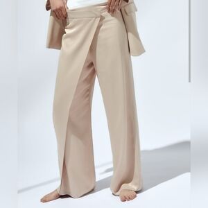 Zara Satin Effect Elegant Cream Women's Pants - Size Small
